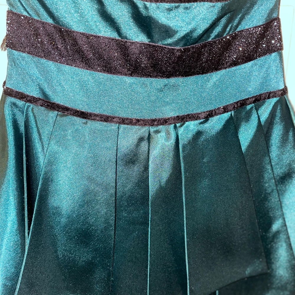 Dress - Picture 2 of 8